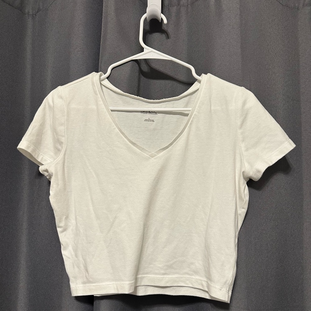 Wild Fable Women's Short Sleeve V-Neck Cropped White T-Shirt Size Large